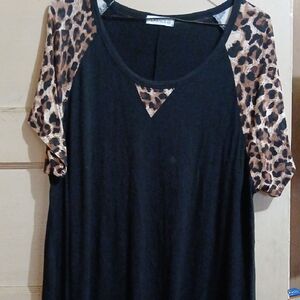 Chic Black and Leopard Print Tunic Top